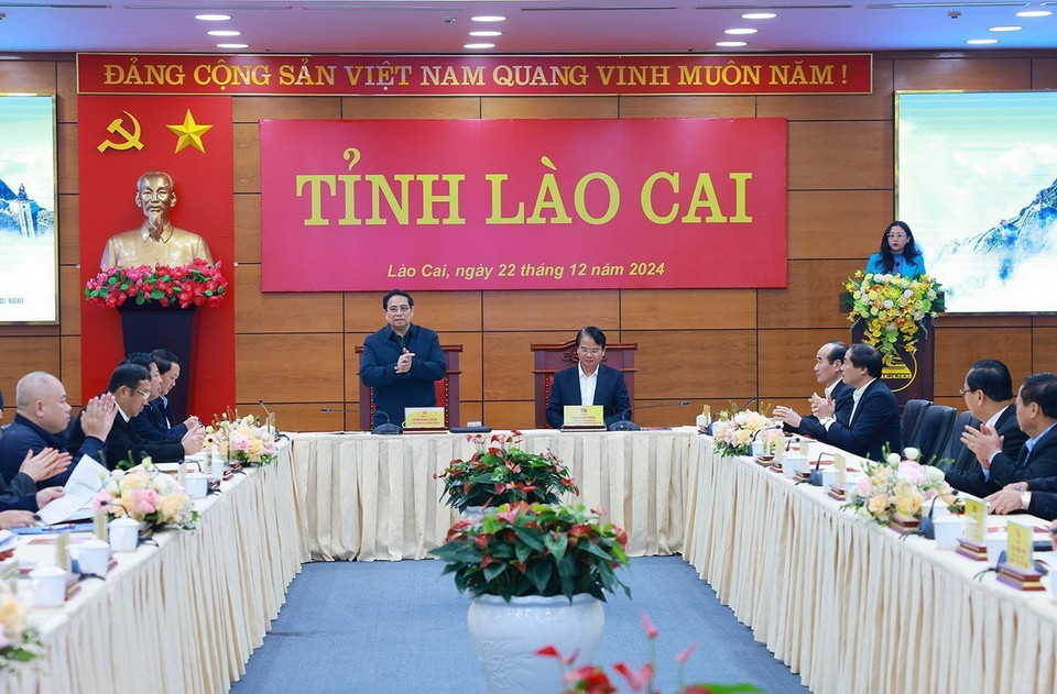 Thủ tướng Phạm Minh Chính làm việc với Ban Thường vụ Tỉnh ủy Lào Cai về tình hình phát triển kinh tế-xã hội. (Ảnh: Dương Giang/TTXVN)