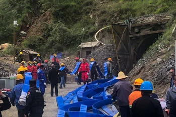 Mưa lớn gây ngập mỏ sắt tại Trung Quốc làm 11 công nhân thiệt mạng