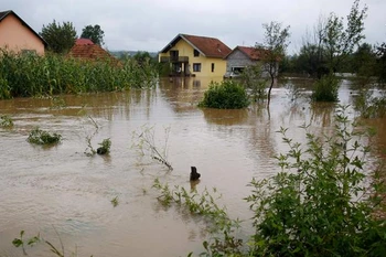 Lũ lụt nghiêm trọng ở Serbia và Bosnia, hàng trăm người mất nhà 