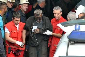 Động đất làm sập hầm lò ở Bosnia, 34 thợ mỏ bị mắc kẹt