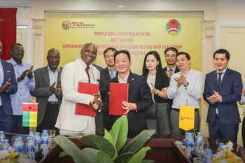 Lãnh đạo hai bên tham gia ký kết. (Nguồn: T&T Group)