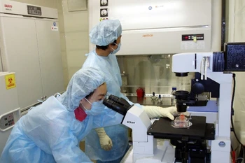 Xét nghiệm đặc hiệu với người Việt nghi nhiễm virus Ebola