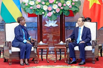  Chủ tịch nước Trần Đại Quang tiếp bà Louise Mushiwakibo, Bộ trưởng Ngoại giao, Hợp tác Cộng hòa Rwanda. (Ảnh: Nhan Sáng/TTXVN)