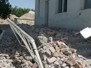 Động đất phá hủy nhà cửa ở thành phố Fergana của Uzbekistan. (Nguồn: Demotix Images) 