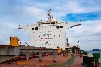 Hình ảnh Quảng Ninh lần đầu tiên đón tàu gần 180.000 tấn