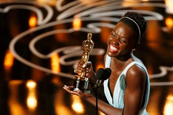 Ngôi sao Kenya Lupita Nyong’o làm cả Hollywood kinh ngạc