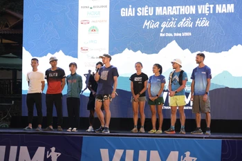 Các Vận động viên là các nhà vô địch tại các giải đua trong nước và quốc tế tham dự giải giao lưu với ban tổ chức và các Vận động viên tham gia. (Ảnh: Trọng Đạt/TTXVN)