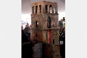 Chiếc bánh ngọt khổng lồ. (Nguồn: latinxtoday)