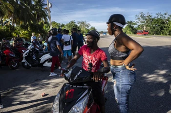 Cuba coi xe máy điện là giải pháp sử dụng năng lượng hiệu quả trong bối cảnh thiếu hụt xăng và dầu diesel. (Nguồn: AP)