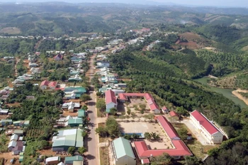 Trường tiểu học và trung học cơ sở Đắk Plao (xã Đắk Plao, huyện Đắk Glong) được đầu tư, xây dựng các phòng học bộ môn từ nguồn vốn chương trình mục tiêu quốc gia giảm nghèo bền vững. (Ảnh: Mưng Hưng/TTXVN)