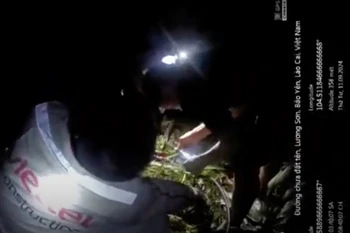 Viettel lần đầu triển khai trạm phát sóng 4G đặc biệt phục vụ cứu hộ ở 'tâm lũ'