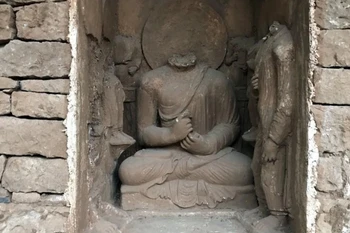 Các bức tượng được phát hiện tại khu khảo cổ học gần Haripur, tỉnh Khyber Pakhtunkhwa, Pakistan, ngày 15/11. ​(Nguồn: Reuters)