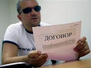 Ông Viktor Mirosiichenko và bản hợp đồng cầm đồ linh hồn.