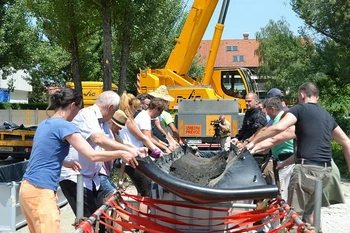 Một phần chiếc thuyền cổ được tìm thấy. (Nguồn: rtvslo.si)