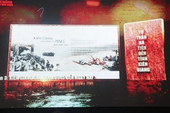 Trình chiếu hình ảnh, tài liệu trực tuyến. (Ảnh: Lê Huy Hải/TTXVN)