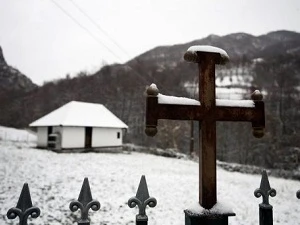 Làng Zarozje có rất nhiều thánh giá để đuổi ma cà rồng (Nguồn: AFP)