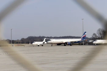 Bermuda đang dừng cấp phép cho hơn 700 máy bay của Nga