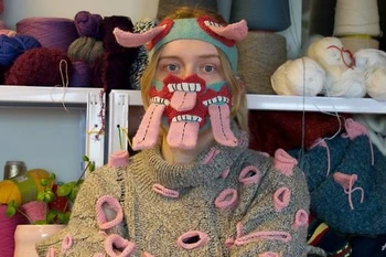 Những chiếc khẩu trang kỳ quái giúp khuyến khích giãn cách xã hội