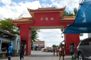 Khu phố người Hoa tại Windhoek trở nên vắng vẻ. (Ảnh: AFP)