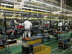 Dây chuyền sản xuất xe máy tại một nhà máy của Honda. (Nguồn: mbike.com)