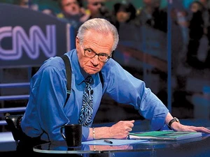 Larry King, người dẫn chương trình tin tức của kênh CNN. (Nguồn: brandchannel.com)