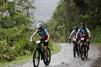 Cụ bà Mirtha Munoz trong cuộc thi Sky Race. (Nguồn: Hindustan Times)