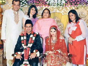 Cô dâu Sania Mirza và chú rể Shoaib Malik trong ngày cưới. (Nguồn: Internet)