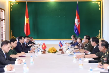 Thủ tướng Phạm Minh Chính hội kiến Thủ tướng Campuchia Samdech Techo Hun Sen. (Ảnh: Dương Giang/TTXVN) 