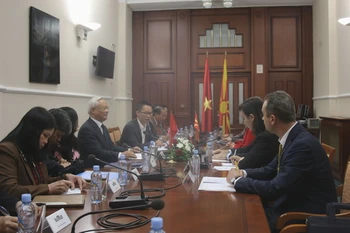 Quang cảnh buổi làm việc. (Ảnh: Công Thuận/TTXVN)