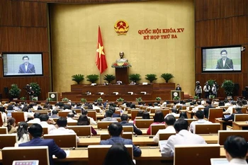 Bộ trưởng Bộ Giao thông vận tải Nguyễn Văn Thể trình bày Tờ trình tổng kết, đánh giá tổng thể tình hình thực hiện Nghị quyết số 66/2013/QH13 và kế hoạch triển khai dự án đường Hồ Chí Minh giai đoạn tiếp theo. (Ảnh: Doãn Tấn/TTXVN)