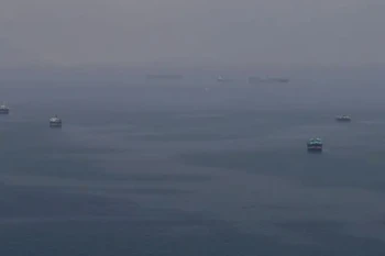 Lật tàu chở dầu ngoài khơi Oman, 16 thủy thủ mất tích