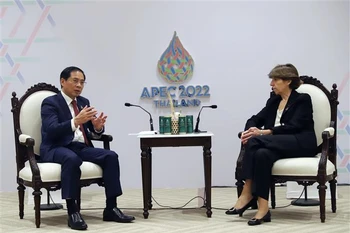 Bộ trưởng Ngoại giao Bùi Thanh Sơn gặp Bộ trưởng Ngoại giao Pháp Catherine Colonna. (Ảnh: Huy Tiến/TTXVN) 