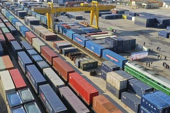 Các toa hàng hóa chờ xuất sang Nga và Belarus, tại nhà ga đường sắt ở thành phố Nam Xương, tỉnh Giang Tây (Trung Quốc), ngày 17/2/2020. (Ảnh: THX/TTXVN)