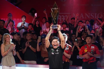 Cơ thủ Johann Chua (Philippines) vô địch Giải Billiards Vô địch Pool 9 bóng Hanoi Open 2024. (Ảnh: Việt Anh/Vietnam+)