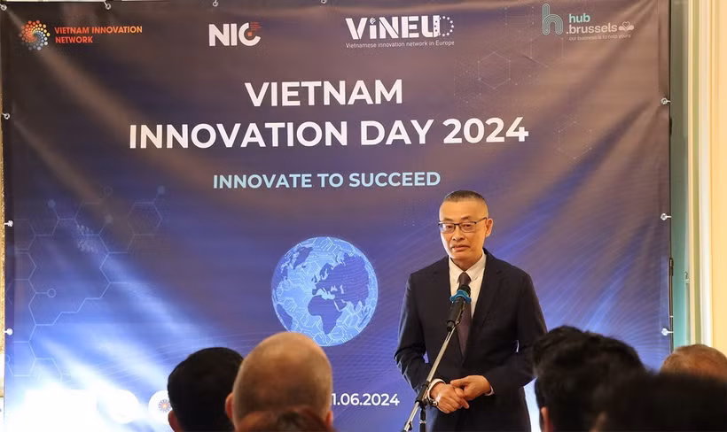 Đại sứ Việt Nam tại Đức, Vũ Quang Minh phát biểu tai sự kiện. (Ảnh: Hương Giang/TTXVN)