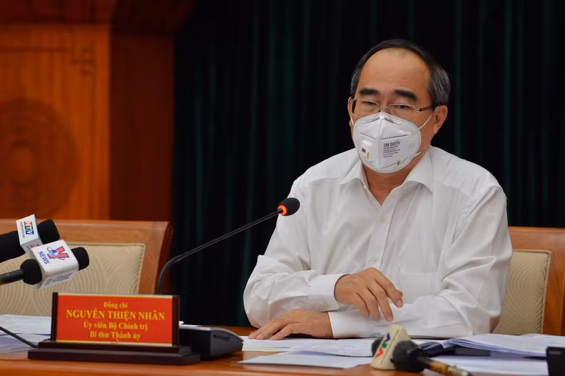 Bí thư Thành ủy Thành phố Hồ Chí Minh Nguyễn Thiện Nhân chủ trì cuộc họp tại điểm cầu Thành ủy. (Ảnh: TTXVN phát)