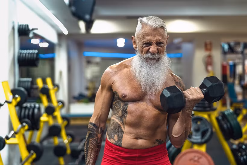 Không bao giờ quá già để bắt đầu tập thể dục. (Nguồn: Strength Log)