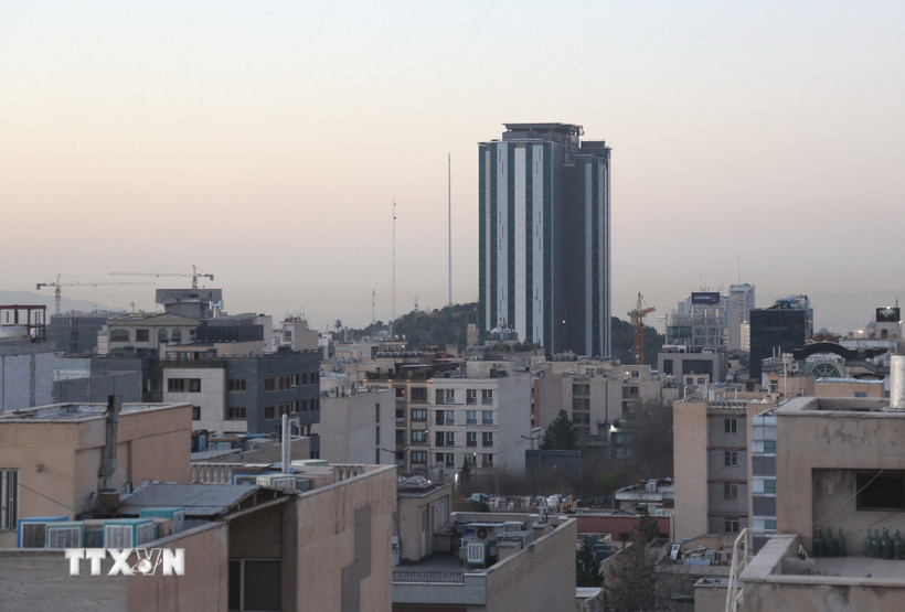 Quang cảnh thủ đô Tehran của Iran, ngày 1/3/2026. (Nguồn: THX/TTXVN)