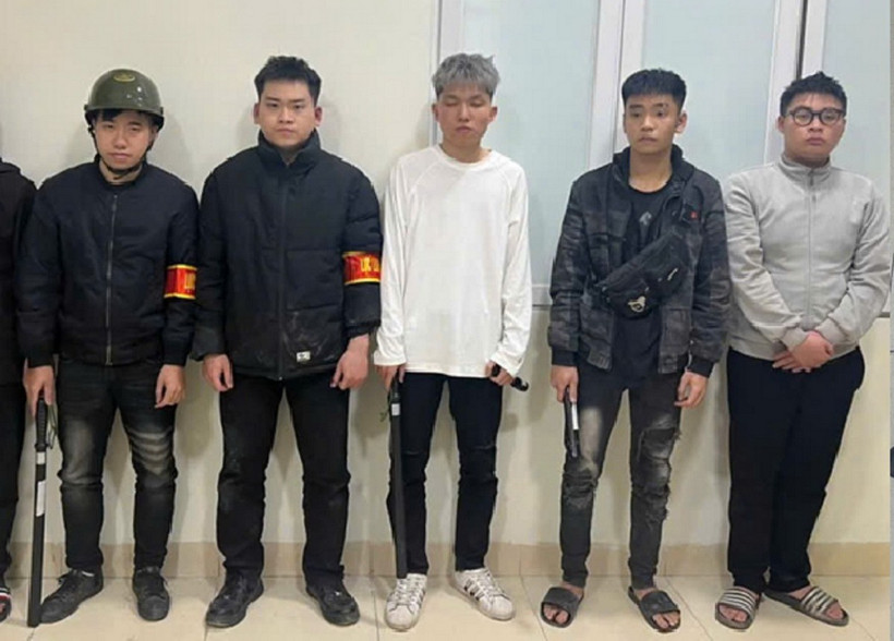 Nhóm đối tượng bị bắt giữ. (Ảnh: TTXVN phát)