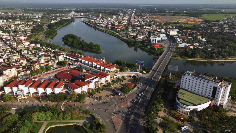 Cầu Đông Hà trên tuyến Quốc lộ 1, thành phố Đông Hà, tỉnh Quảng Trị. (Ảnh: Vũ Sinh/TTXVN)