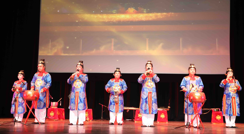 Tiết mục nghệ thuật đặc sắc của Đoàn Biểu diễn Nhã nhạc Cung đình Huế. (Ảnh: TTXVN phát)