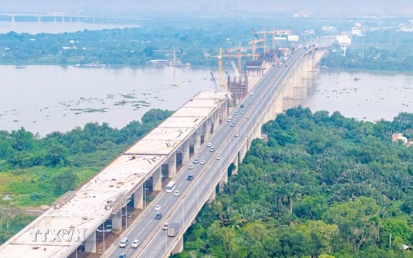 Một đoạn thuộc dự án mở rộng đoạn cao tốc Thành phố Hồ Chí Minh-Long Thành đã được bêtông ximăng. (Ảnh: Công Phong/TTXVN)
