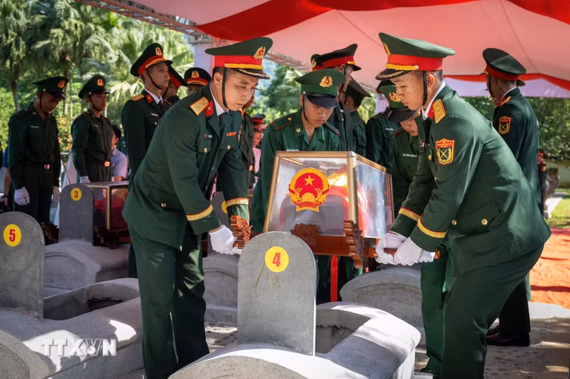 19 hài cốt liệt sỹ được quy tập do Đội quy tập Bộ Chỉ huy quân sự tỉnh Thanh Hóa tìm kiếm, cất bốc trong mùa khô 2025-2026 tại tỉnh Houaphane (Lào). (Ảnh: TTXVN phát)