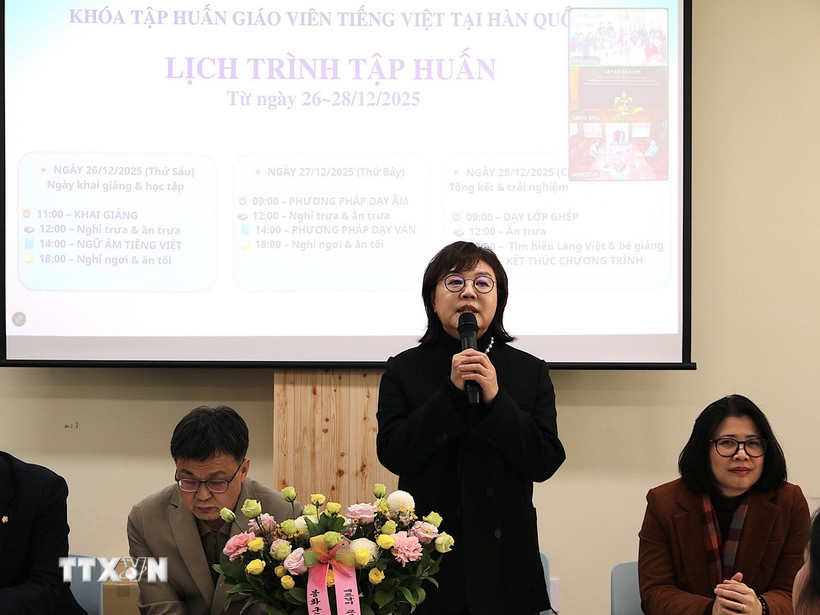 Phó Tỉnh trưởng tỉnh Bắc Gyeongsang Yang Geum-hee phát biểu tại lễ khai mạc khóa tập huấn ngày 26/12/2025. (Ảnh: Khánh Vân/TTXVN)