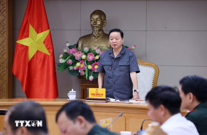 Phó Thủ tướng Trần Hồng Hà phát biểu chỉ đạo cuộc họp. (Ảnh: Văn Điệp/TTXVN)