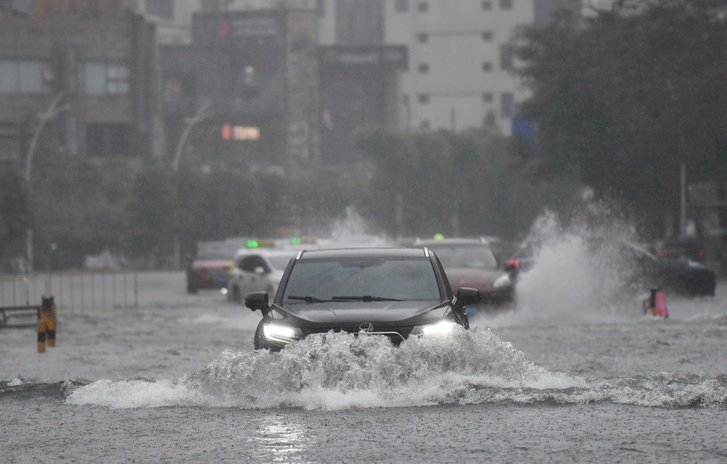Khu vực bị ngập lụt sau những trận mưa lớn do ảnh hưởng của bão Wipha tại Trung Quốc. (Ảnh: THX/TTXVN)