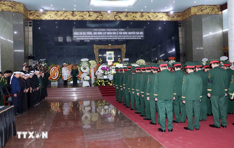 Quang cảnh lễ tang Đại tướng Lê Văn Dũng. (Ảnh: Xuân Khu/TTXVN)