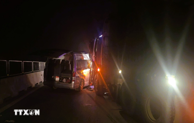 Hiện trường vụ tai nạn trên cao tốc Mai Sơn-Quốc lộ 45 đoạn qua tỉnh Thanh Hóa. (Nguồn: TTXVN phát)