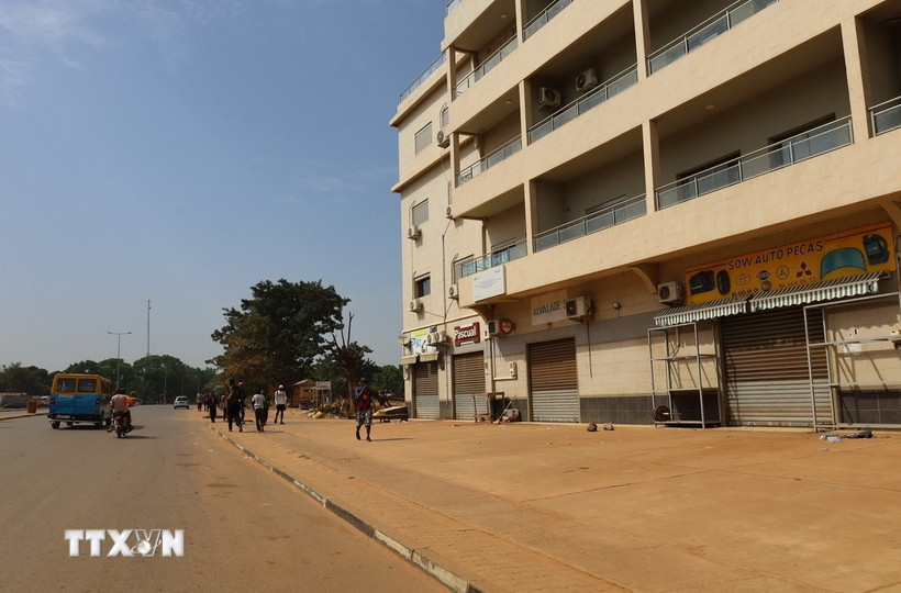Quang cảnh một tuyến phố ở Bissau, Guinea-Bissau ngày 26/11/2025. (Nguồn: THX/TTXVN)