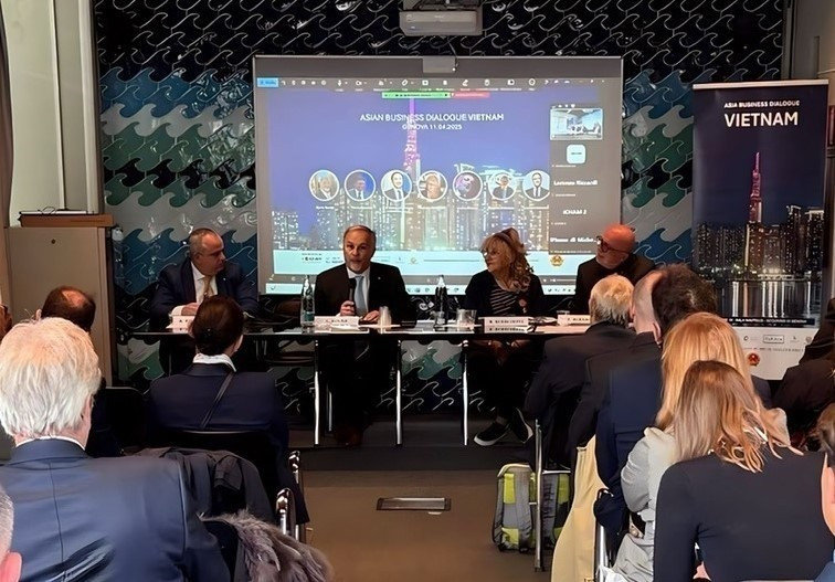 Các đại biểu tham dự sự kiện “Đối thoại Kinh doanh châu Á-Việt Nam.” (Ảnh: Dương Hoa/TTXVN)